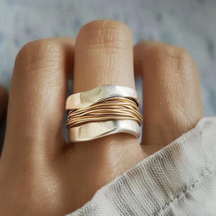 Silberring Solaira – Goldene Akzente & Eleganter Damenring