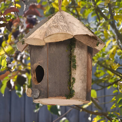 Hölzernes Vogelhaus – Mit Aufhängeband & Naturdeko Design