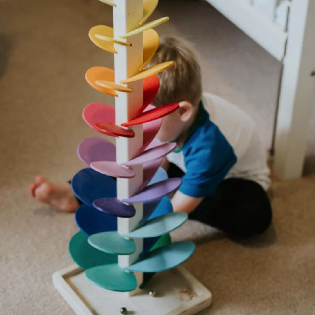 Regenbogen-Murmelturm Luca – Interaktives Motorikspielzeug ab 3 Jahren