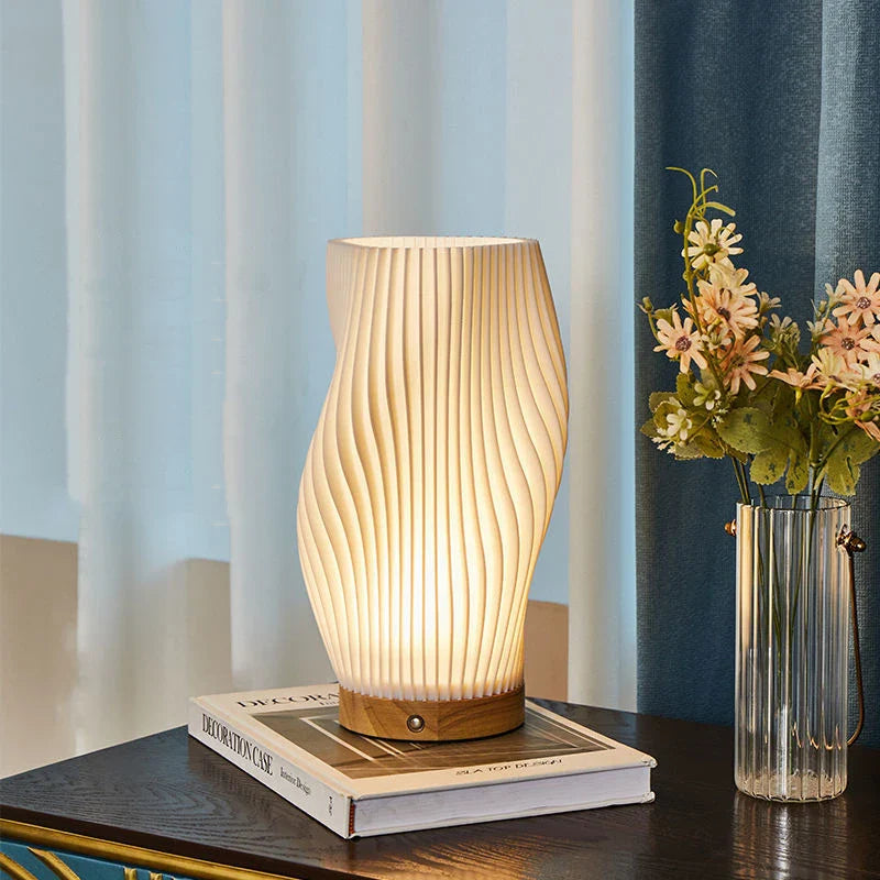 Wavecrest | Moderne Tischlampe mit Wellenförmigem Design 4