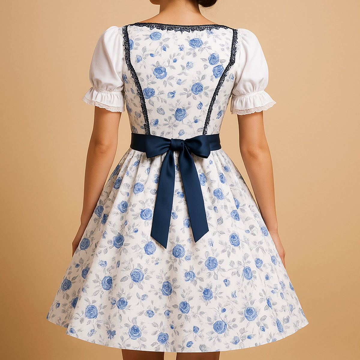Dirndl mit Spitzenbesatz und Schürze – Bild 4