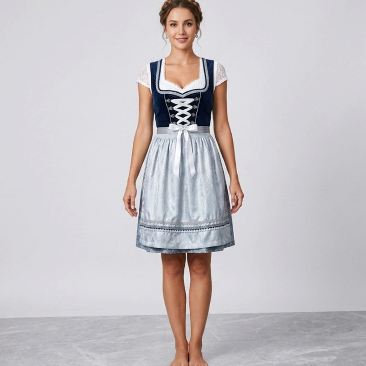 Dirndl mit Rüschenbluse und Schürze – Bild 4